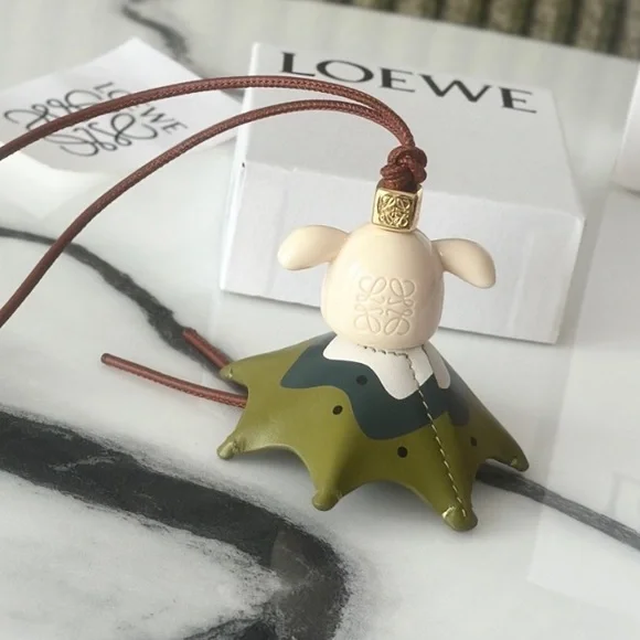 Loewe Green and Cream Bat Key Holder - Picture 5 of 5